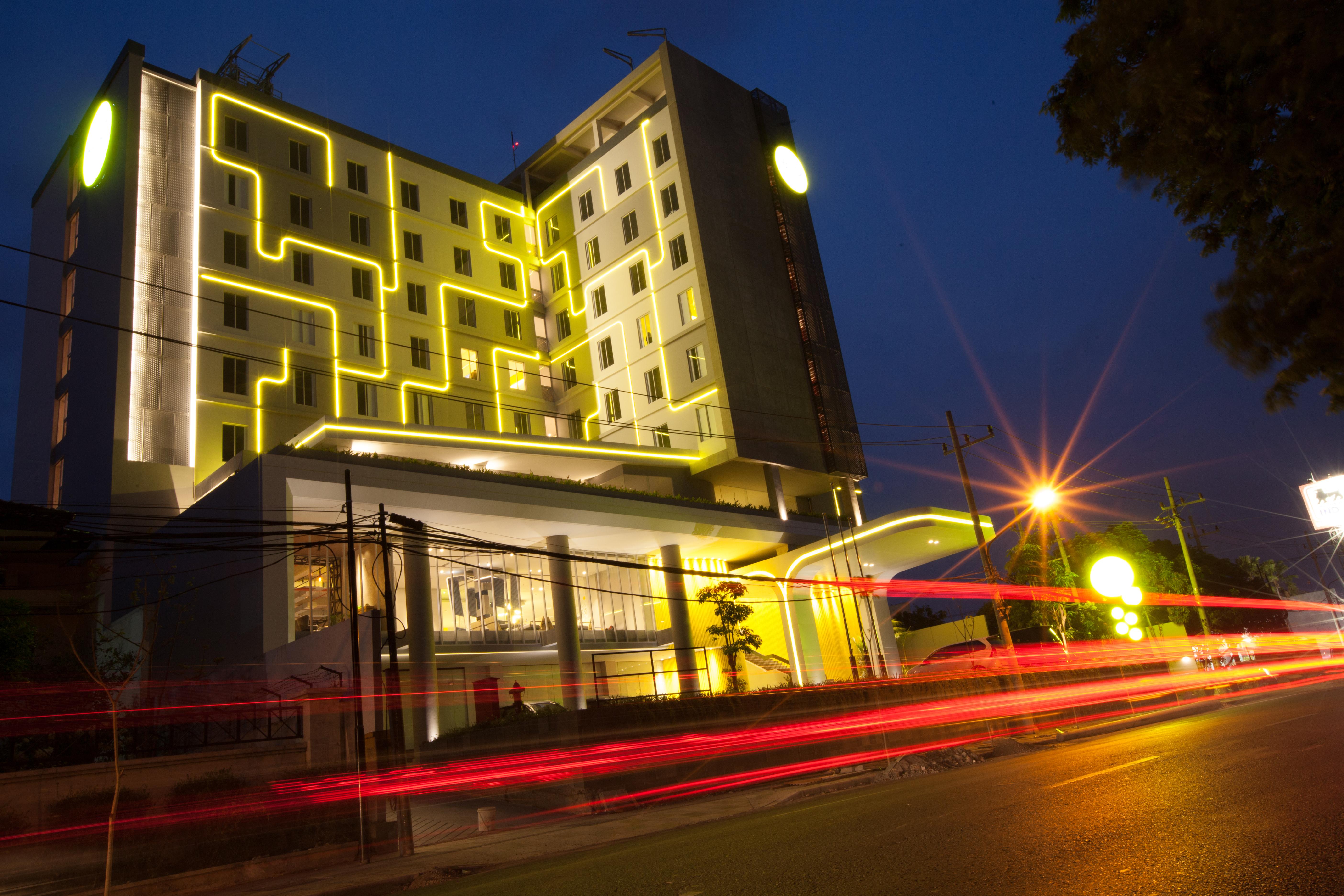 Hotel Yello Jemursari